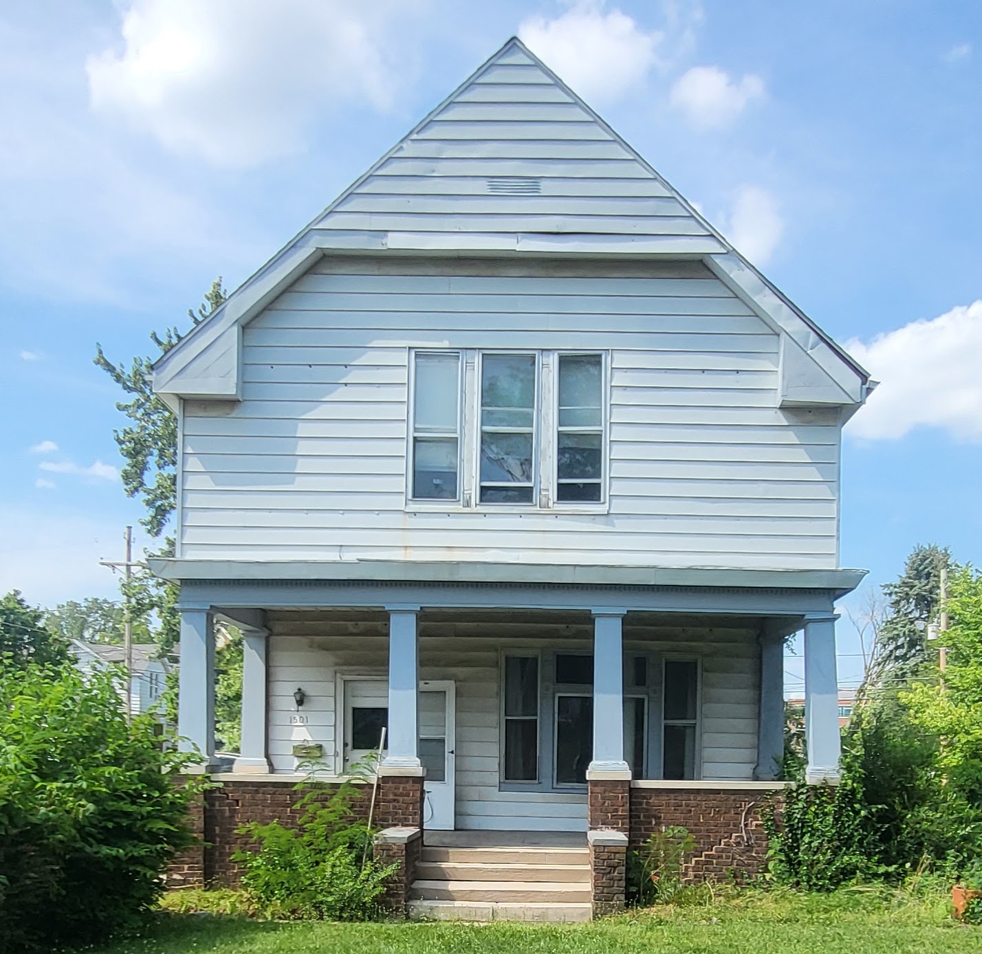 1501 East Lewis Street